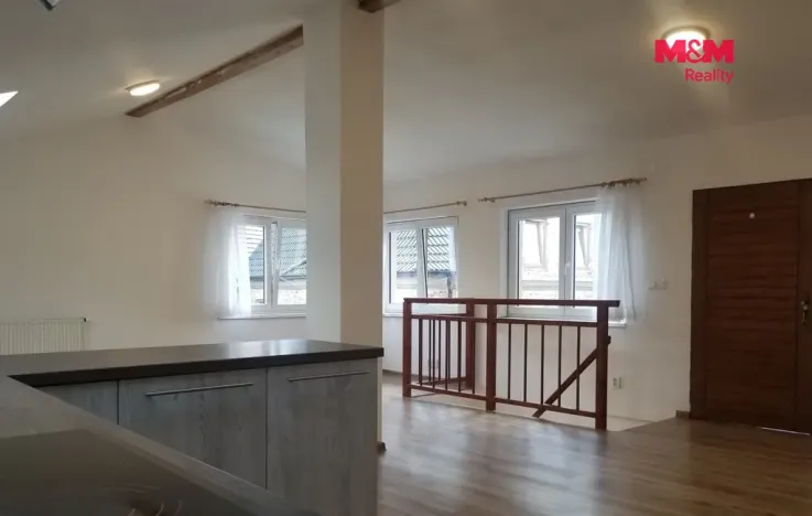 Pronájem atypického bytu, Droužkovice, Rudé armády, 62 m2