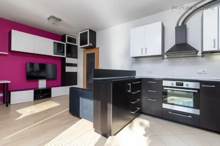 Pronájem bytu 1+kk, Praha - Ďáblice, Nad Akcízem, 40 m2