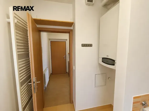 Pronájem bytu 1+kk, Lety, Karlštejnská, 39 m2