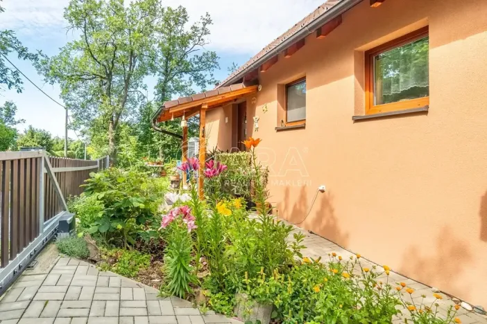 Prodej rodinného domu, Dolní Břežany, U Lesa, 50 m2