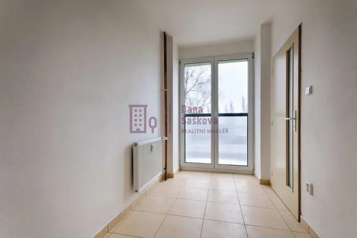 Pronájem bytu 1+kk, Jindřichův Hradec - Jindřichův Hradec III, sídliště Vajgar, 25 m2
