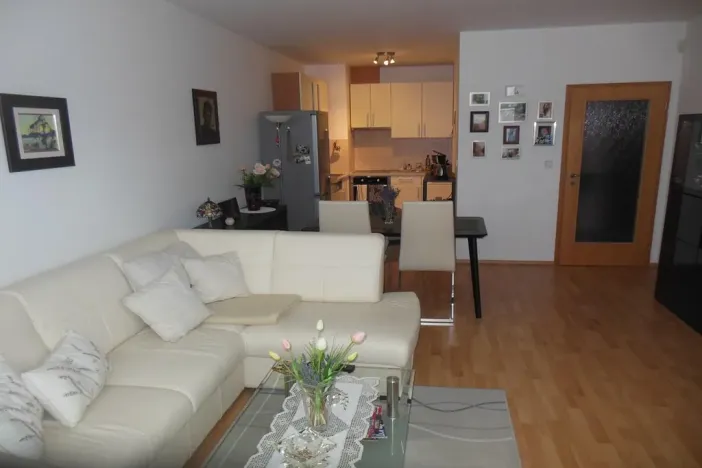 Pronájem bytu 2+kk, Praha - Záběhlice, Velenovského, 58 m2