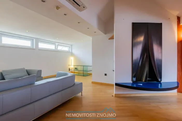 Prodej atypického bytu, Znojmo, Alšova, 310 m2