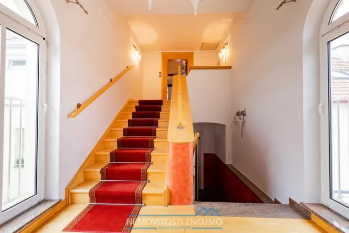 Prodej atypického bytu, Znojmo, Alšova, 310 m2