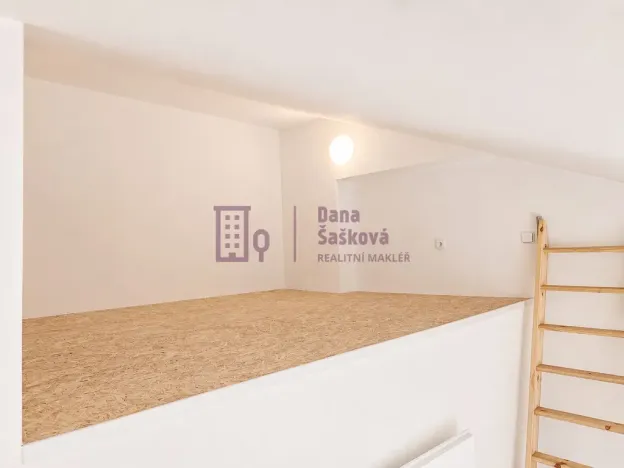 Pronájem bytu 2+kk, Jindřichův Hradec - Jindřichův Hradec III, Na Piketě, 35 m2