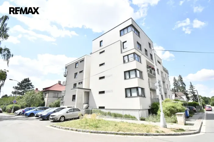 Pronájem bytu 1+kk, Hradec Králové - Nový Hradec Králové, Slunečná, 32 m2