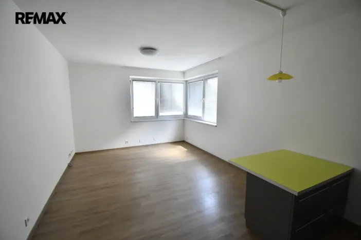 Pronájem bytu 1+kk, Hradec Králové - Nový Hradec Králové, Slunečná, 32 m2