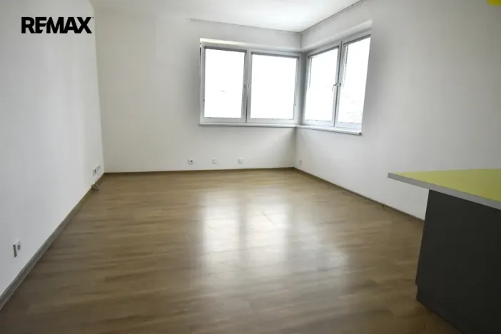 Pronájem bytu 1+kk, Hradec Králové - Nový Hradec Králové, Slunečná, 32 m2