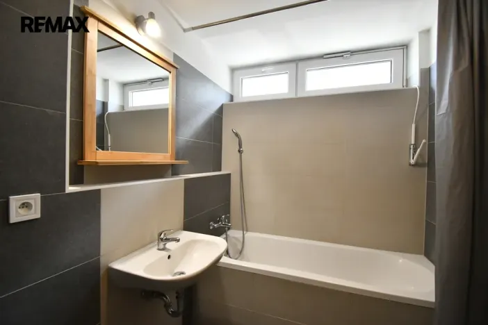 Pronájem bytu 1+kk, Hradec Králové - Nový Hradec Králové, Slunečná, 32 m2