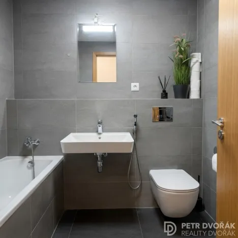 Prodej bytu 2+kk, Praha - Holešovice, U průhonu, 49 m2