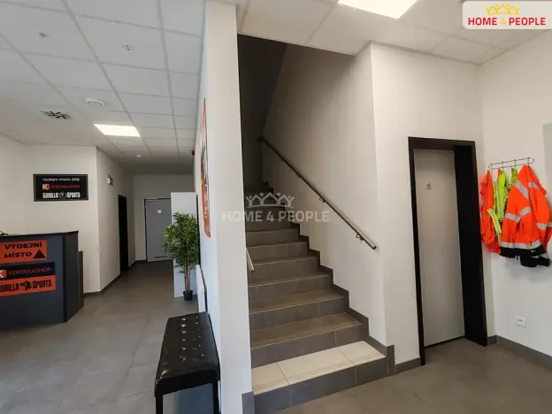 Pronájem skladu, Ostrov, 4400 m2