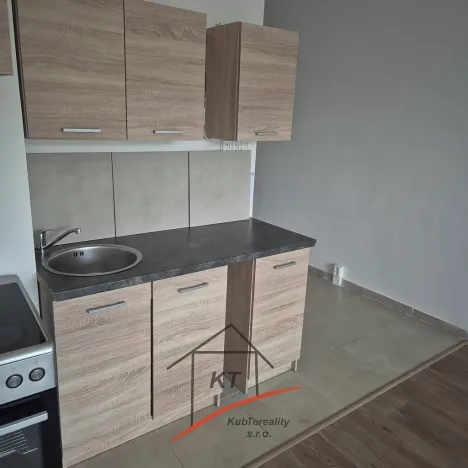 Pronájem bytu 1+kk, Děčín, Žerotínova, 35 m2