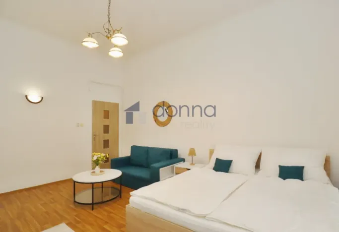 Pronájem bytu 1+kk, Praha, Slezská, 30 m2