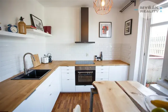 Pronájem bytu 2+kk, Praha - Karlín, Pobřežní, 56 m2