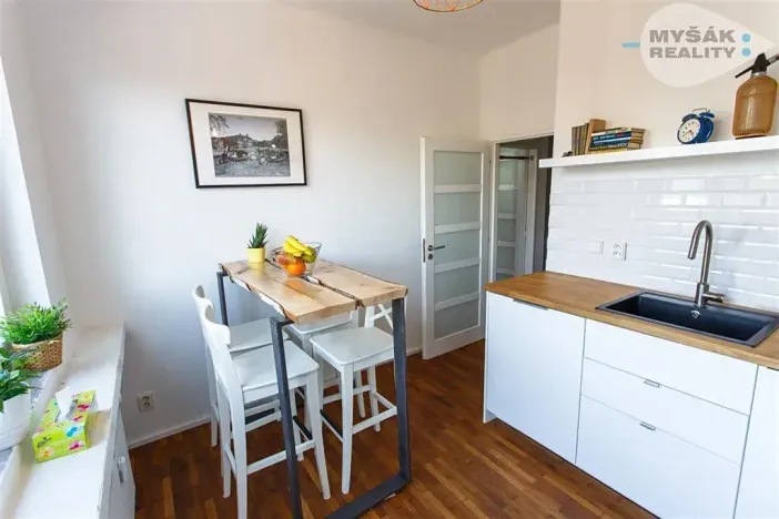 Pronájem bytu 2+kk, Praha - Karlín, Pobřežní, 56 m2
