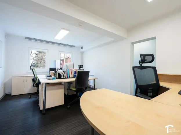 Pronájem kanceláře, Pardubice - Ohrazenice, Školská, 103 m2