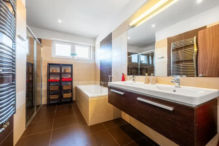 Prodej rodinného domu, Vyšehněvice, 167 m2