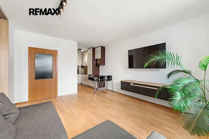Prodej bytu 2+kk, Praha - Holešovice, Osadní, 54 m2