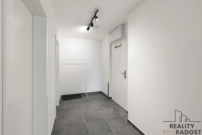 Pronájem bytu 2+kk, Praha - Modřany, Komořanská, 63 m2