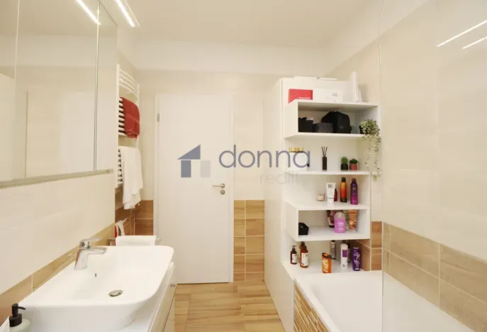 Pronájem bytu 2+kk, Praha, Makedonská, 49 m2