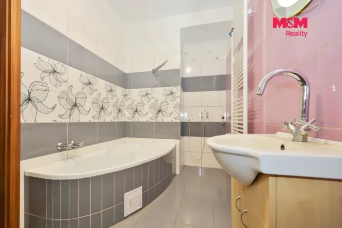 Prodej bytu 3+1, Nadějov, 85 m2