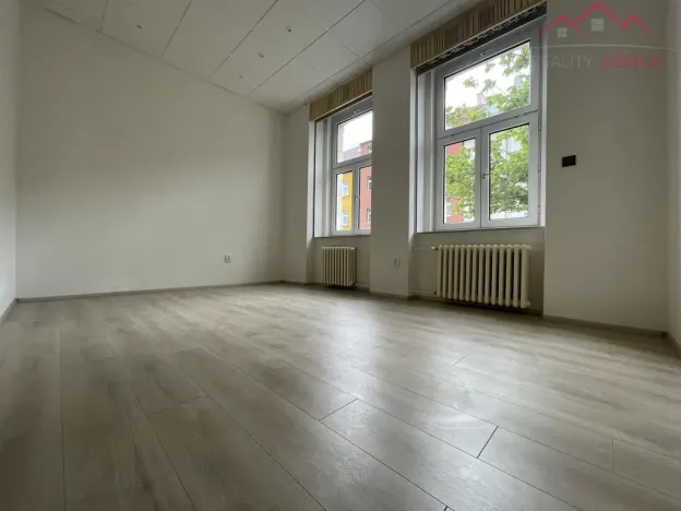 Pronájem bytu 1+kk, Chomutov, Blatenská, 28 m2