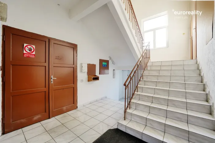 Prodej výrobních prostor, Plesná, Dlouhá, 2031 m2