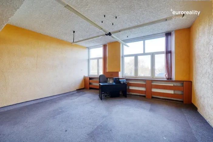 Prodej výrobních prostor, Plesná, Dlouhá, 2031 m2