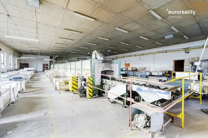 Prodej výrobních prostor, Plesná, Dlouhá, 2031 m2