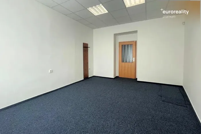 Pronájem kanceláře, Mariánské Lázně, třída Vítězství, 15 m2