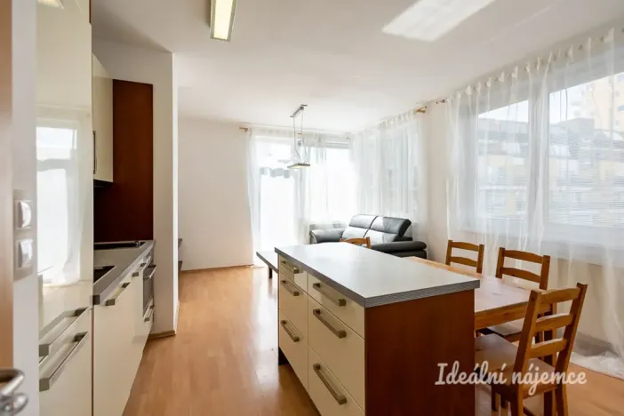 Pronájem bytu 3+kk, Praha - Vysočany, Poděbradská, 64 m2