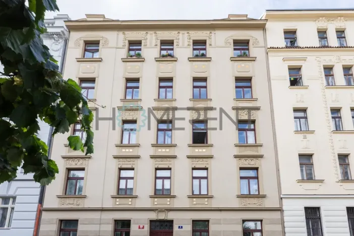 Pronájem bytu 1+kk, Praha - Bubeneč, U akademie, 39 m2