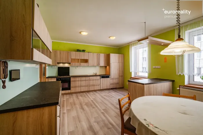 Prodej vícegeneračního domu, Kraslice, Pod nádražím, 259 m2