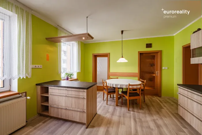 Prodej vícegeneračního domu, Kraslice, Pod nádražím, 259 m2