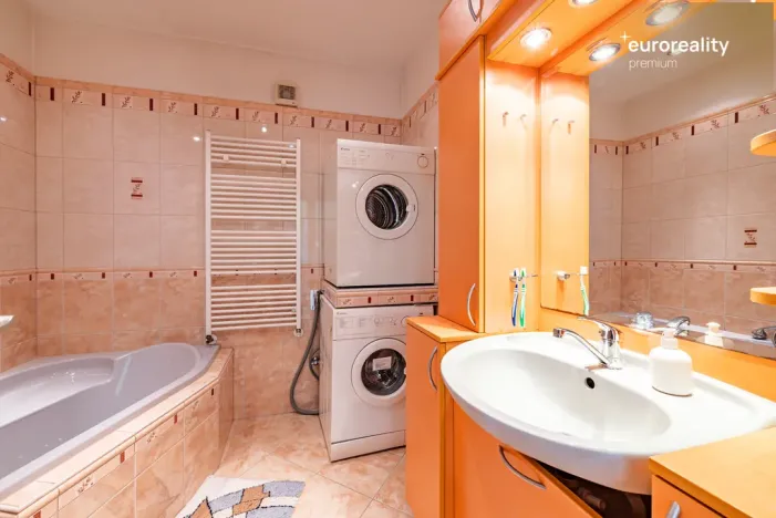 Prodej vícegeneračního domu, Kraslice, Pod nádražím, 259 m2