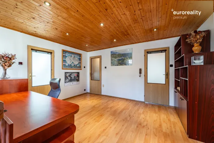 Prodej vícegeneračního domu, Kraslice, Pod nádražím, 259 m2