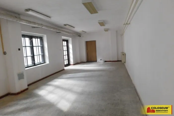 Pronájem obchodního prostoru, Znojmo, Pražská, 400 m2
