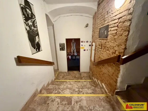 Pronájem obchodního prostoru, Znojmo, Pražská, 400 m2