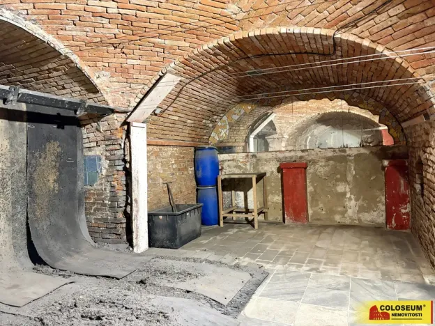 Pronájem obchodního prostoru, Znojmo, Pražská, 400 m2