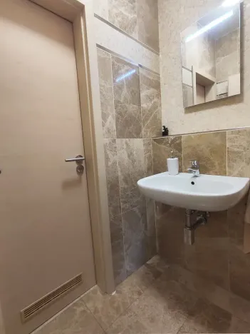 Pronájem atypického bytu, Praha, Plzeňská, 120 m2