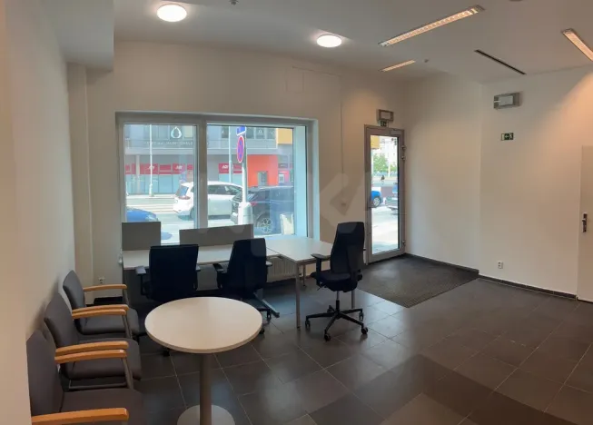 Pronájem obchodního prostoru, Plzeň - Jižní Předměstí, Klatovská třída, 82 m2