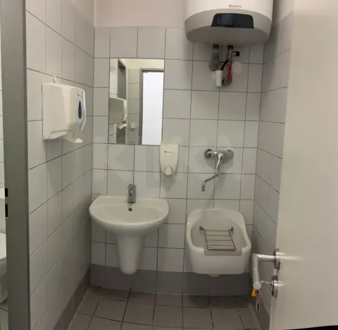 Pronájem obchodního prostoru, Plzeň - Jižní Předměstí, Klatovská třída, 82 m2