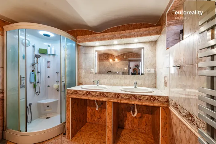 Prodej rodinného domu, Teplá - Horní Kramolín, 250 m2