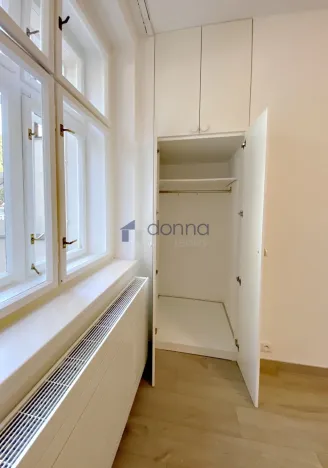 Pronájem bytu 2+kk, Praha, Velvarská, 38 m2