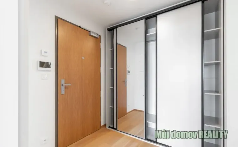 Pronájem bytu 1+kk, Praha - Hrdlořezy, V třešňovce, 40 m2