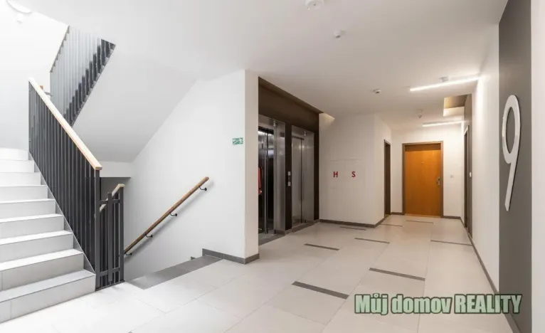 Pronájem bytu 1+kk, Praha - Hrdlořezy, V třešňovce, 40 m2
