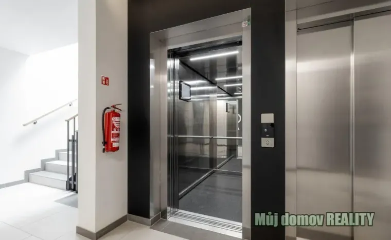 Pronájem bytu 1+kk, Praha - Hrdlořezy, V třešňovce, 40 m2