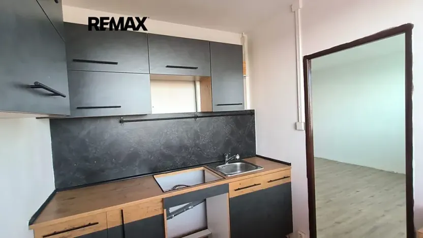 Pronájem bytu 1+1, Praha - Kobylisy, Košťálkova, 33 m2