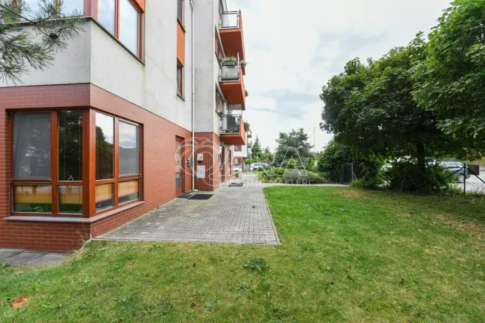 Prodej obchodního prostoru, Jesenice, Cedrová, 56 m2