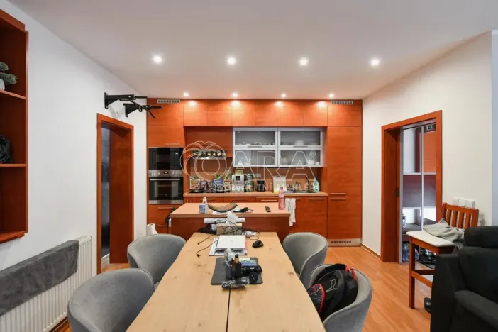 Prodej obchodního prostoru, Jesenice, Cedrová, 56 m2